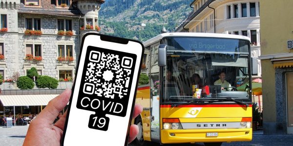 短链接 App 二维码生成与分享面板截图，深色背景上排列着二维码与复制按钮，画面简洁现代